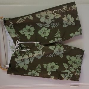 O'NEILL womens bermuda board shorts size 7.  Olive/khaki with sage green flowers